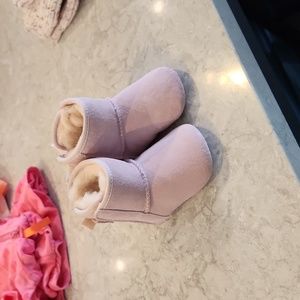 UGG suede baby boots, size 2/3 (usa)